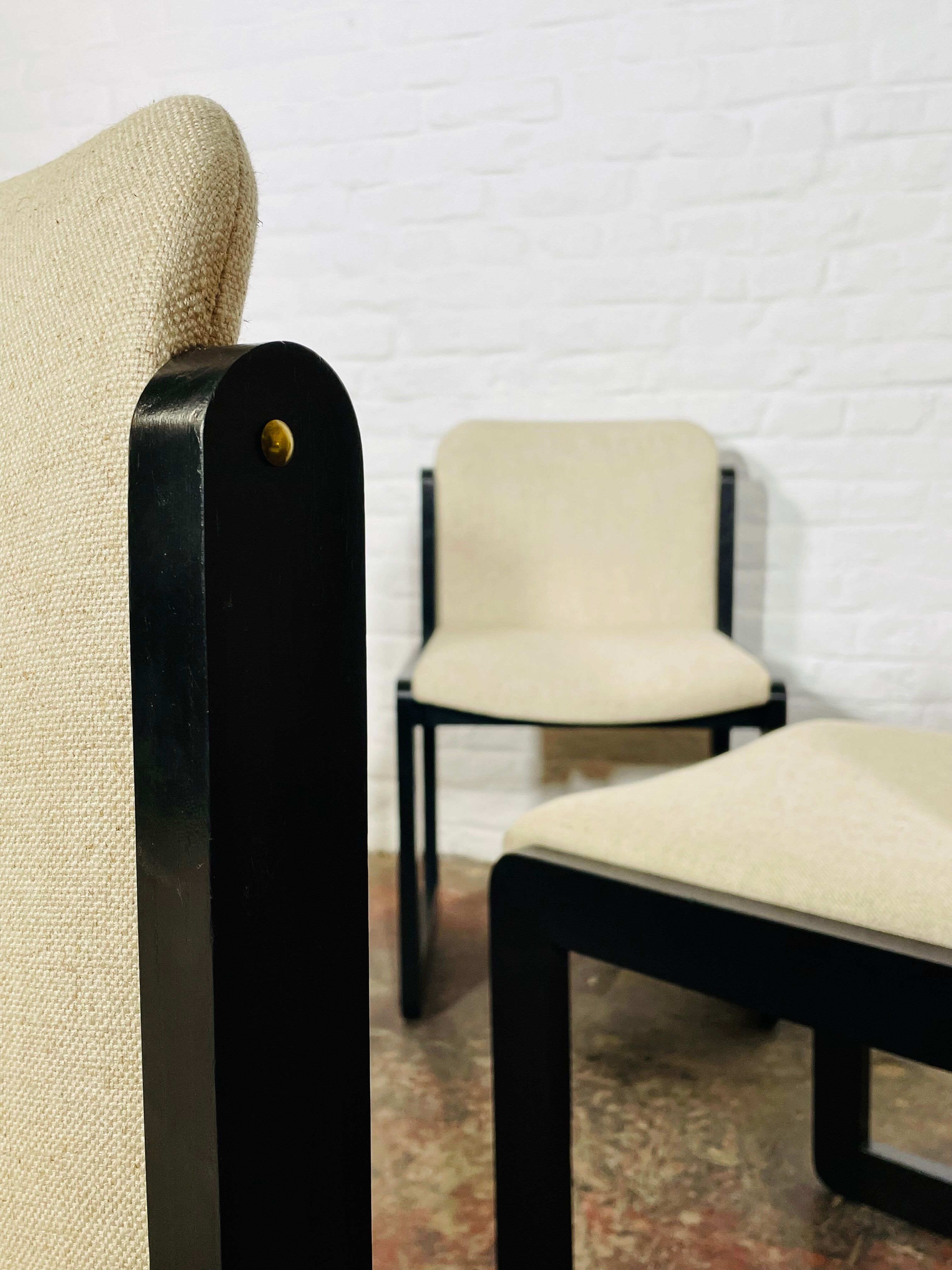 Suite de 4 chaises italiennes, 1970's