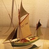 Boat lamp integrated into the base
