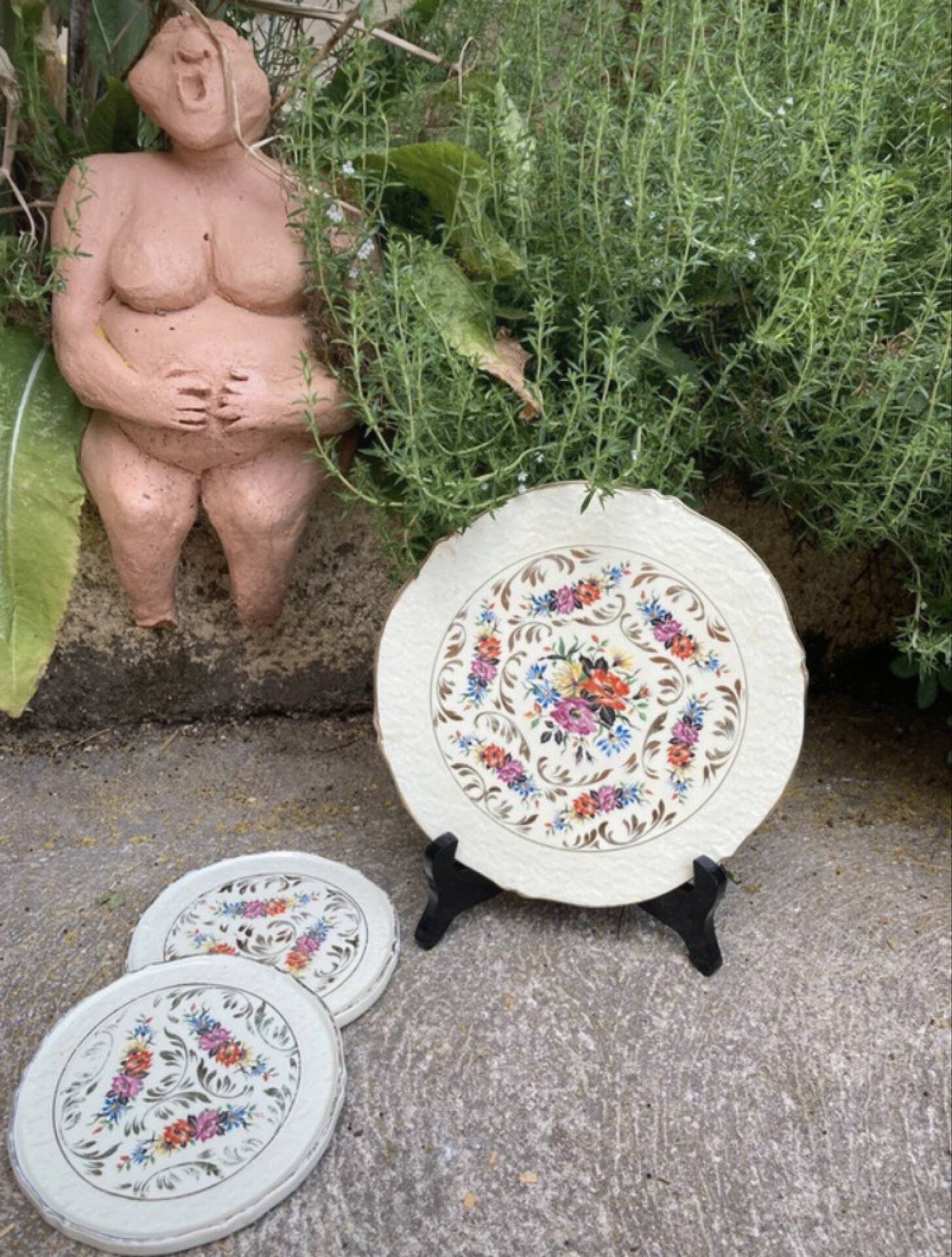Presentation platters in artistic ceramic from the brand Cernanord Fr.