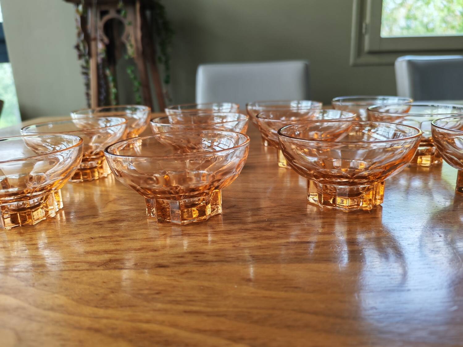 Lot de 12 coupelles art déco en verre