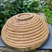 Large wicker basket in rush and brass in the style of Gabriella Crespi from the 1960s.