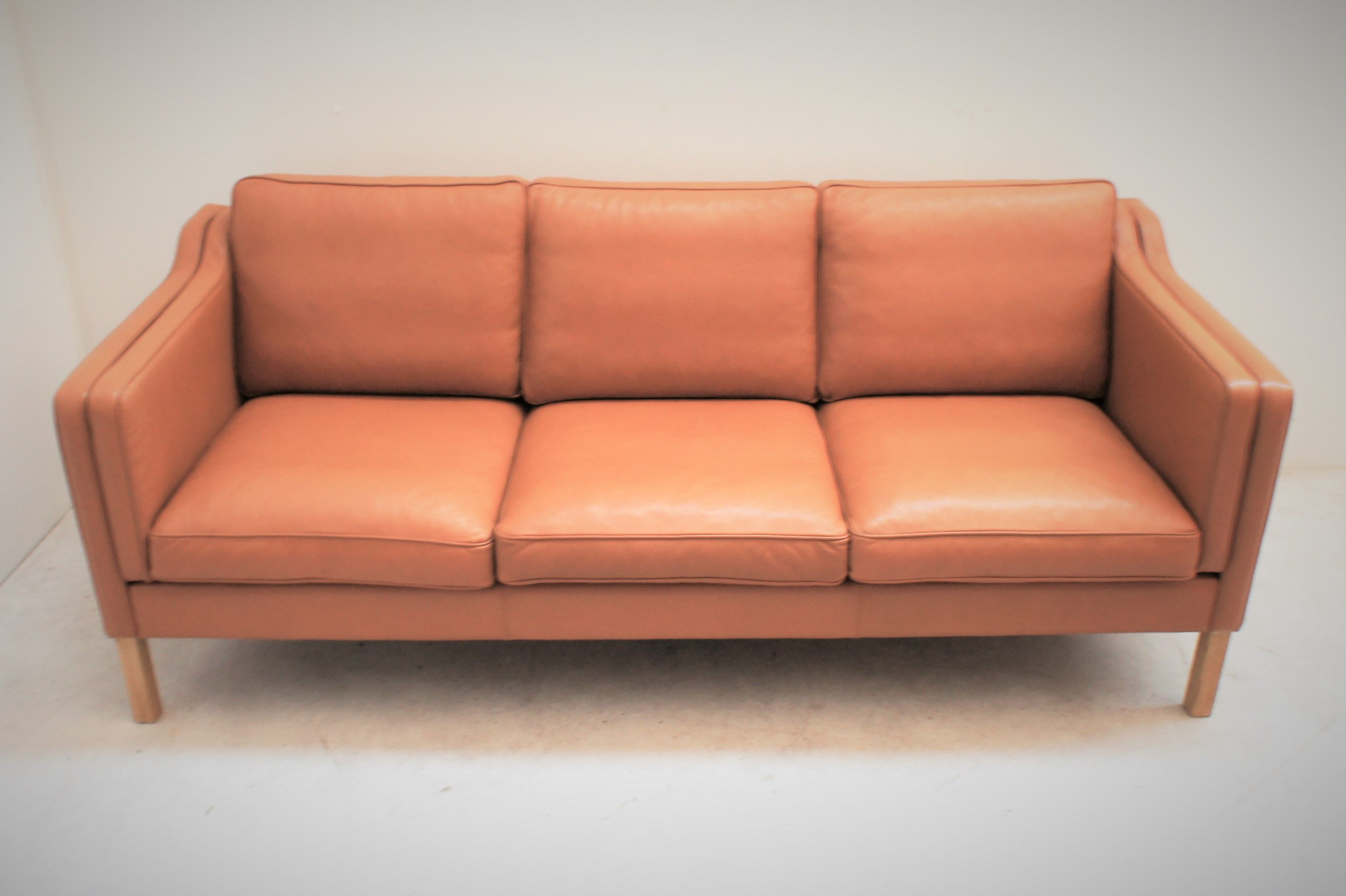 Vintage Scandinavian sofa in Havana leather