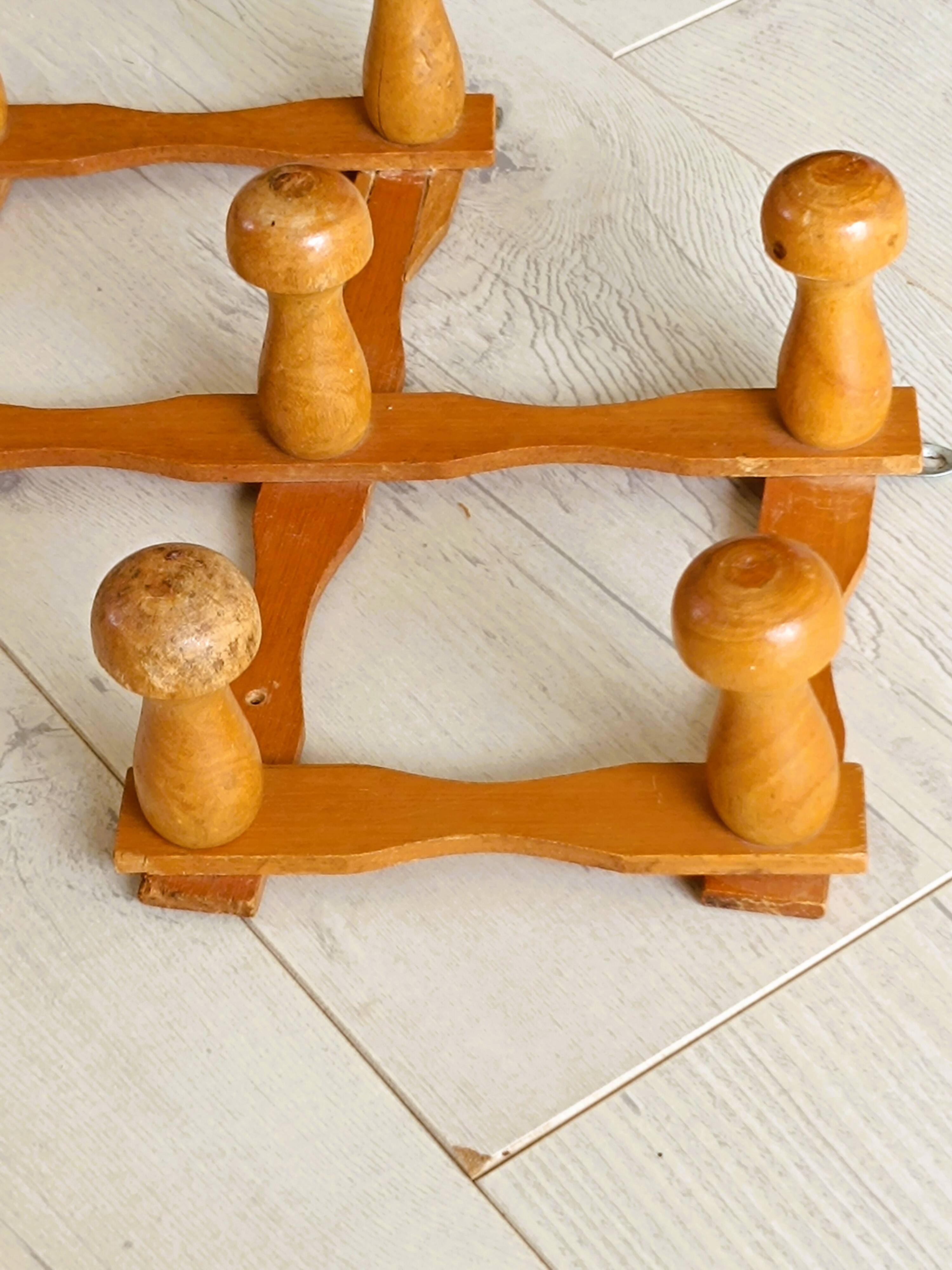 Accordion coat rack