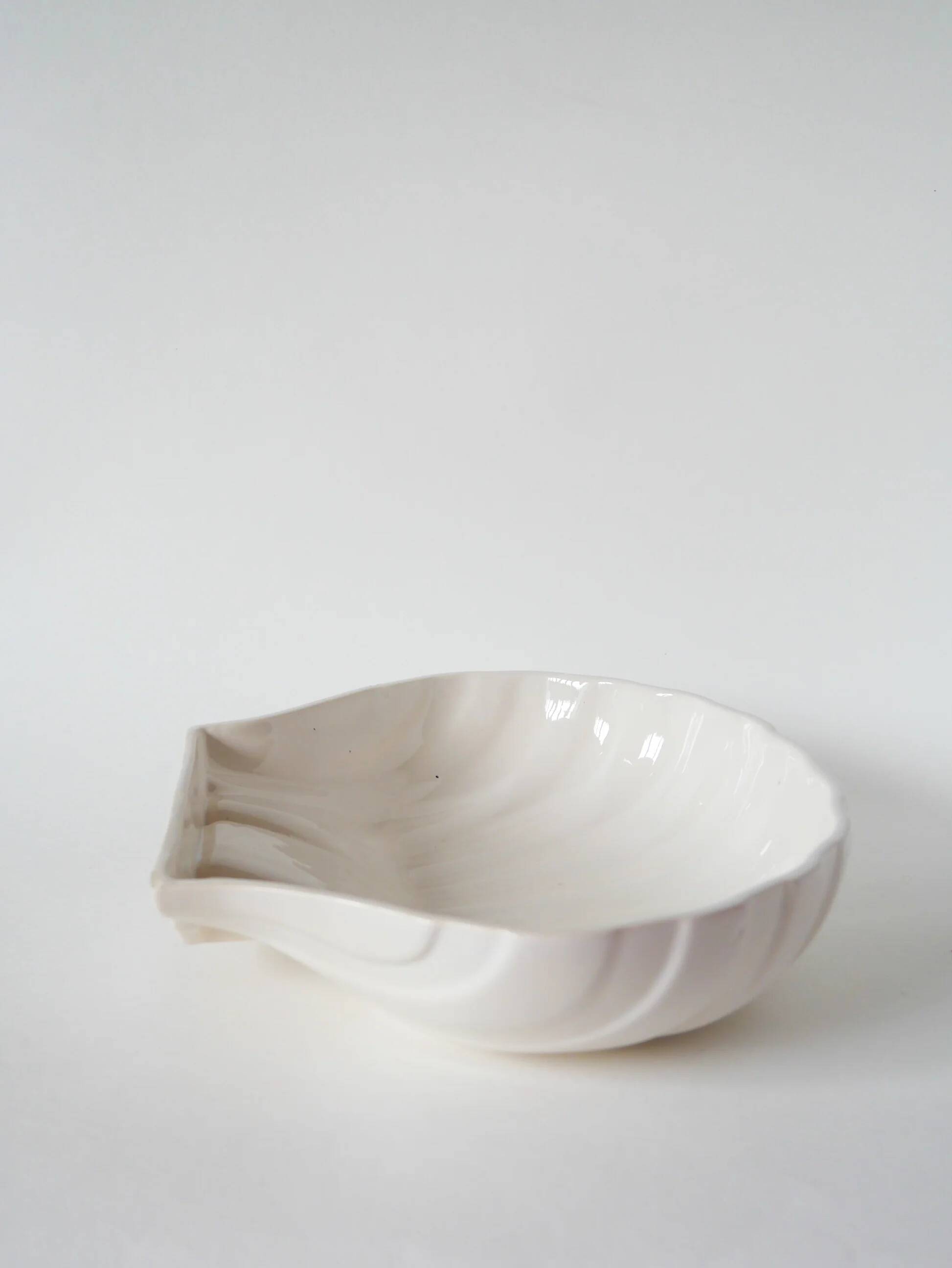 Large shell-shaped bowl to be placed or fixed, 1960.
