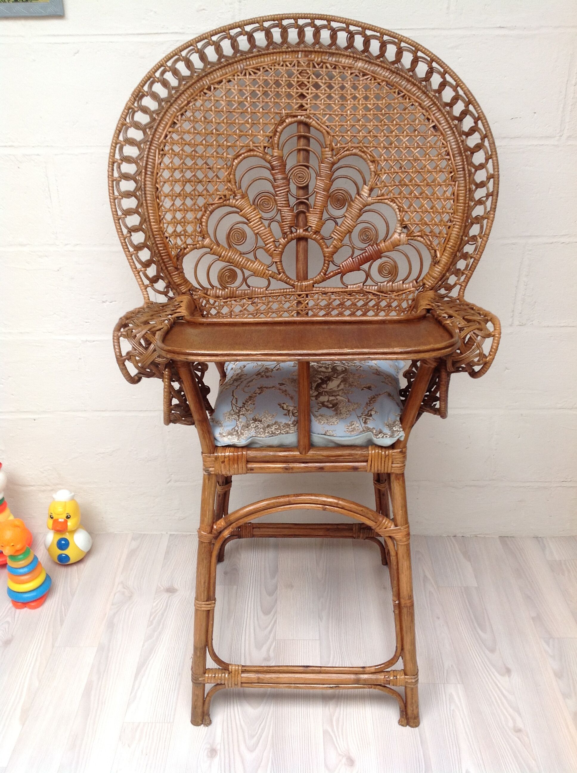Chaise haute rotin Peacock