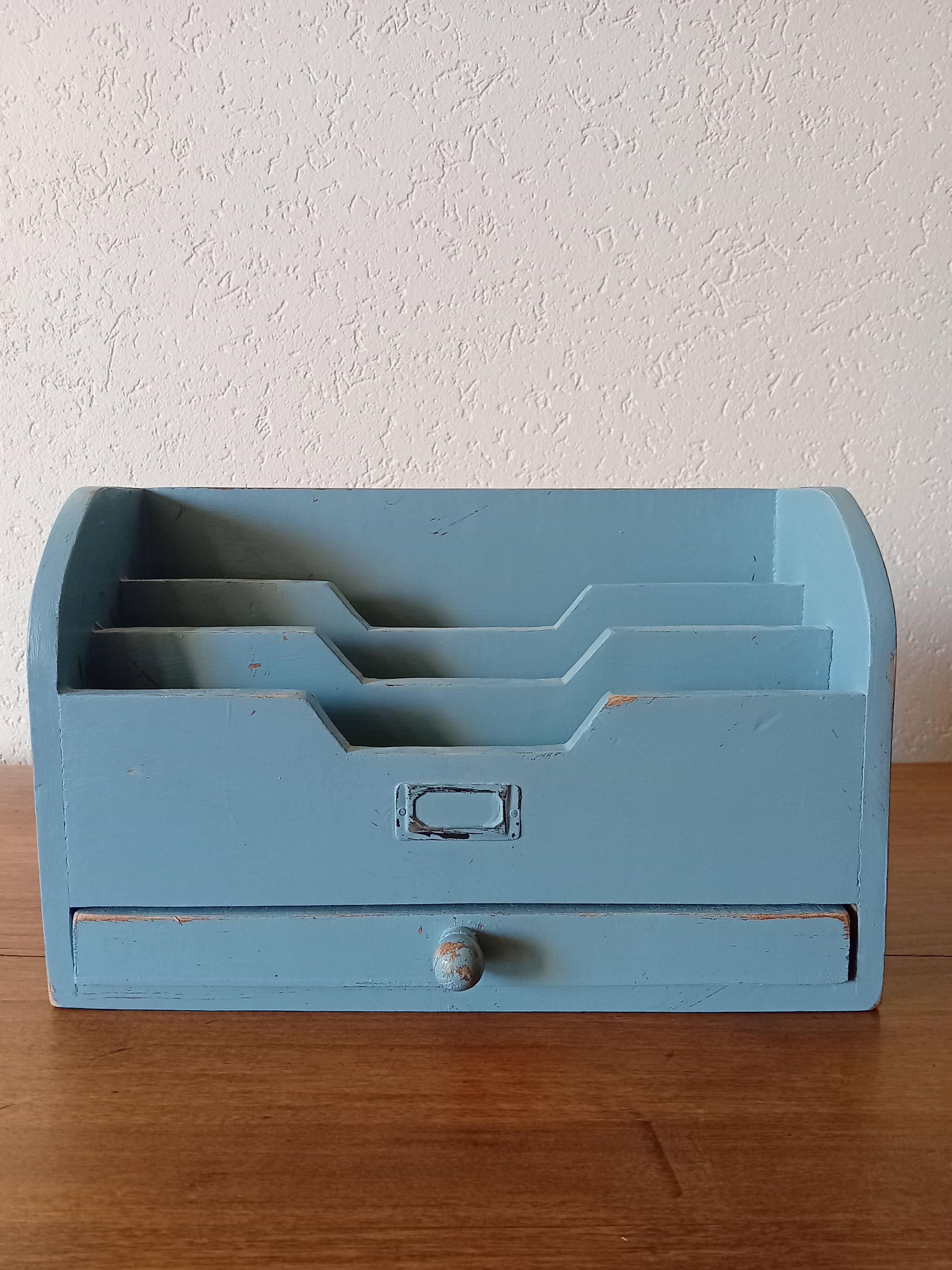 Desk organizer