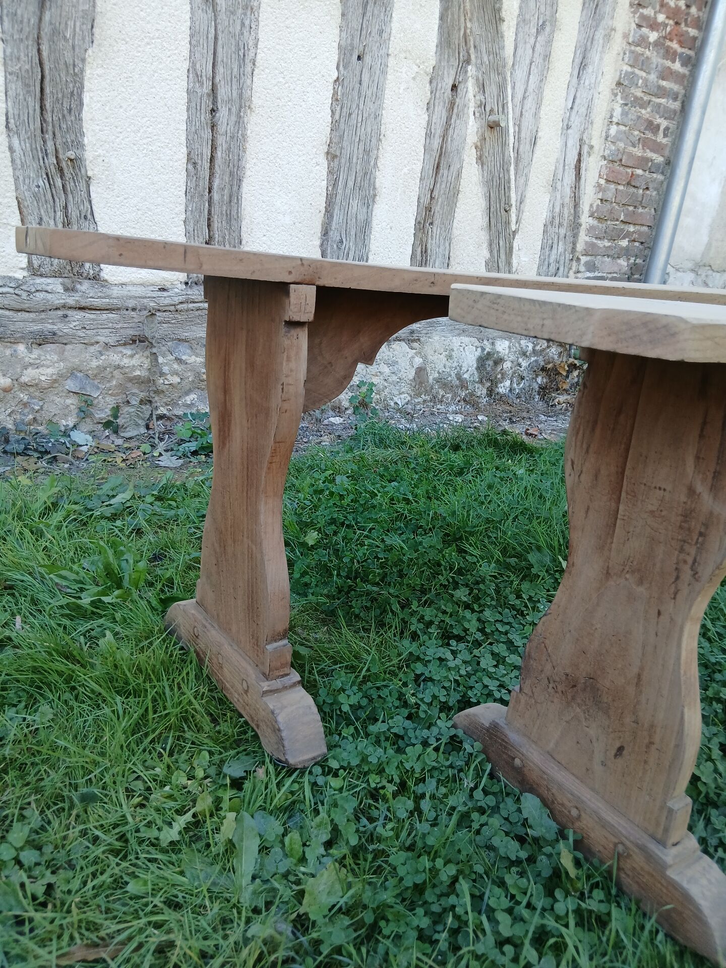 Pairs of large benches in raw fir wood.