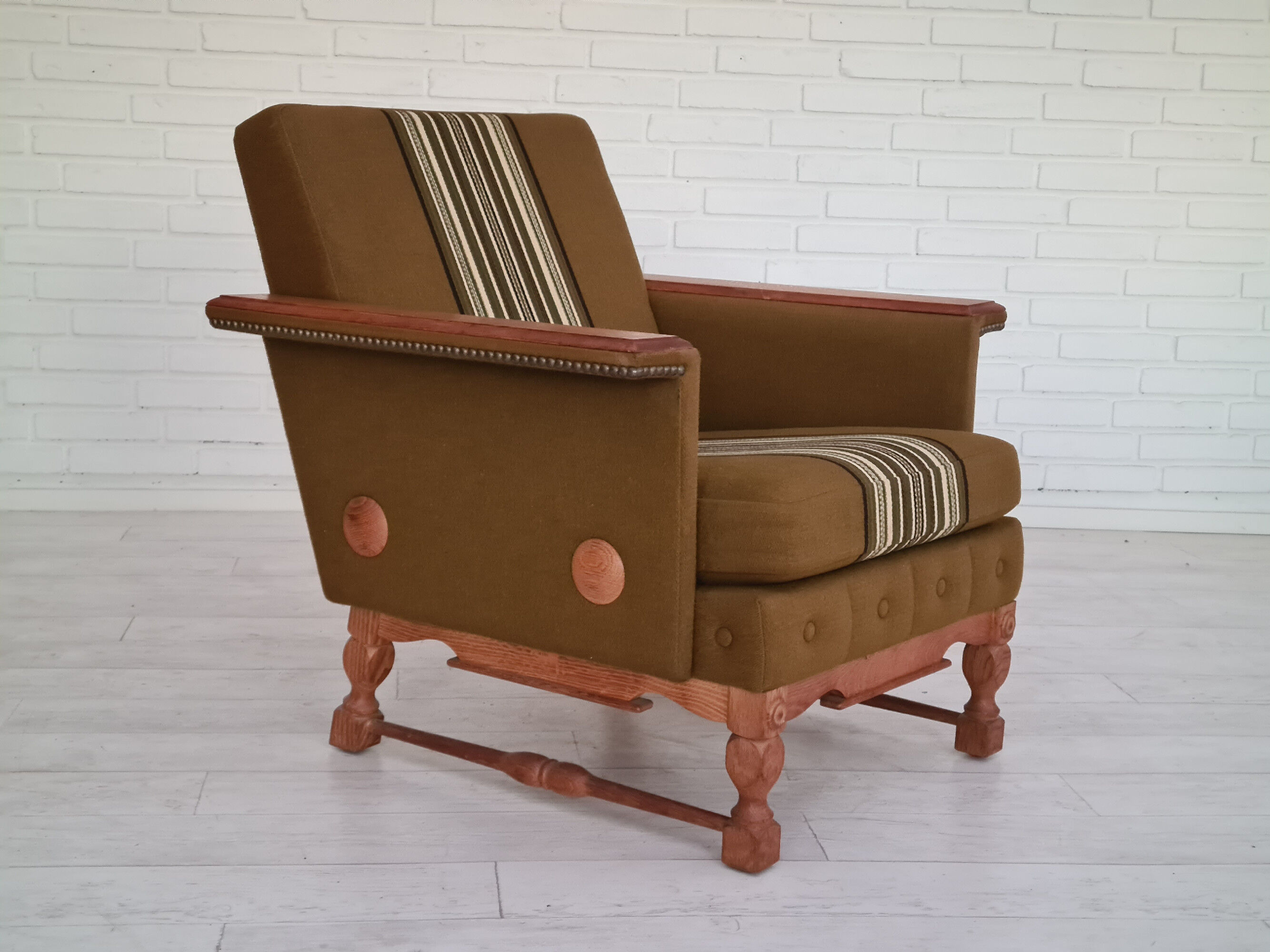 Ensemble de fauteuils bois de chêne laine état d’origine années 1970