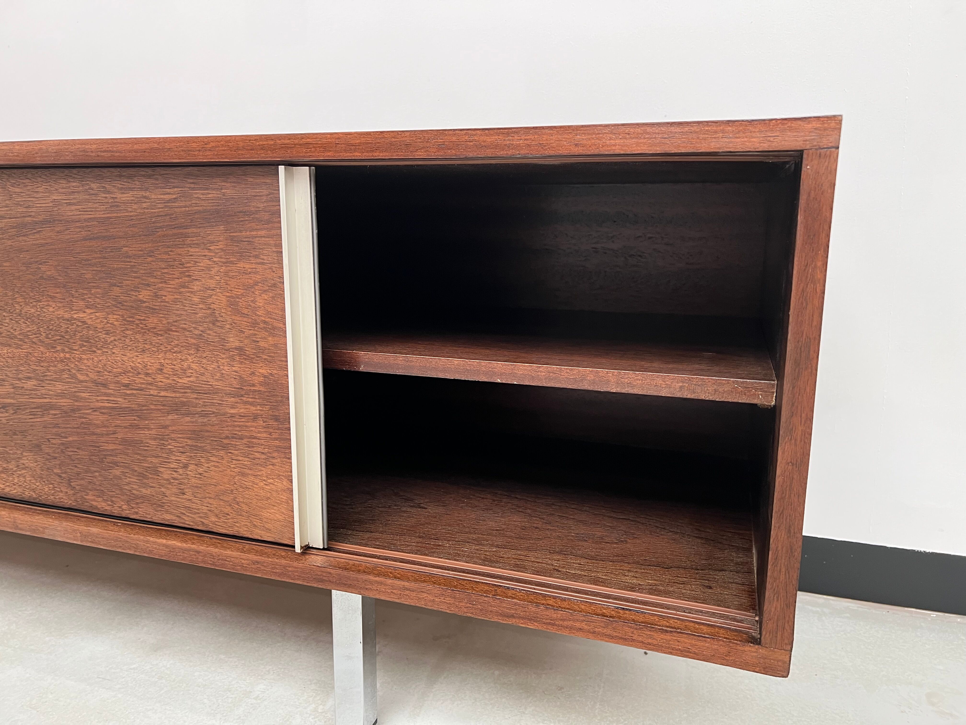 Italian sideboard from the 70s in rosewood