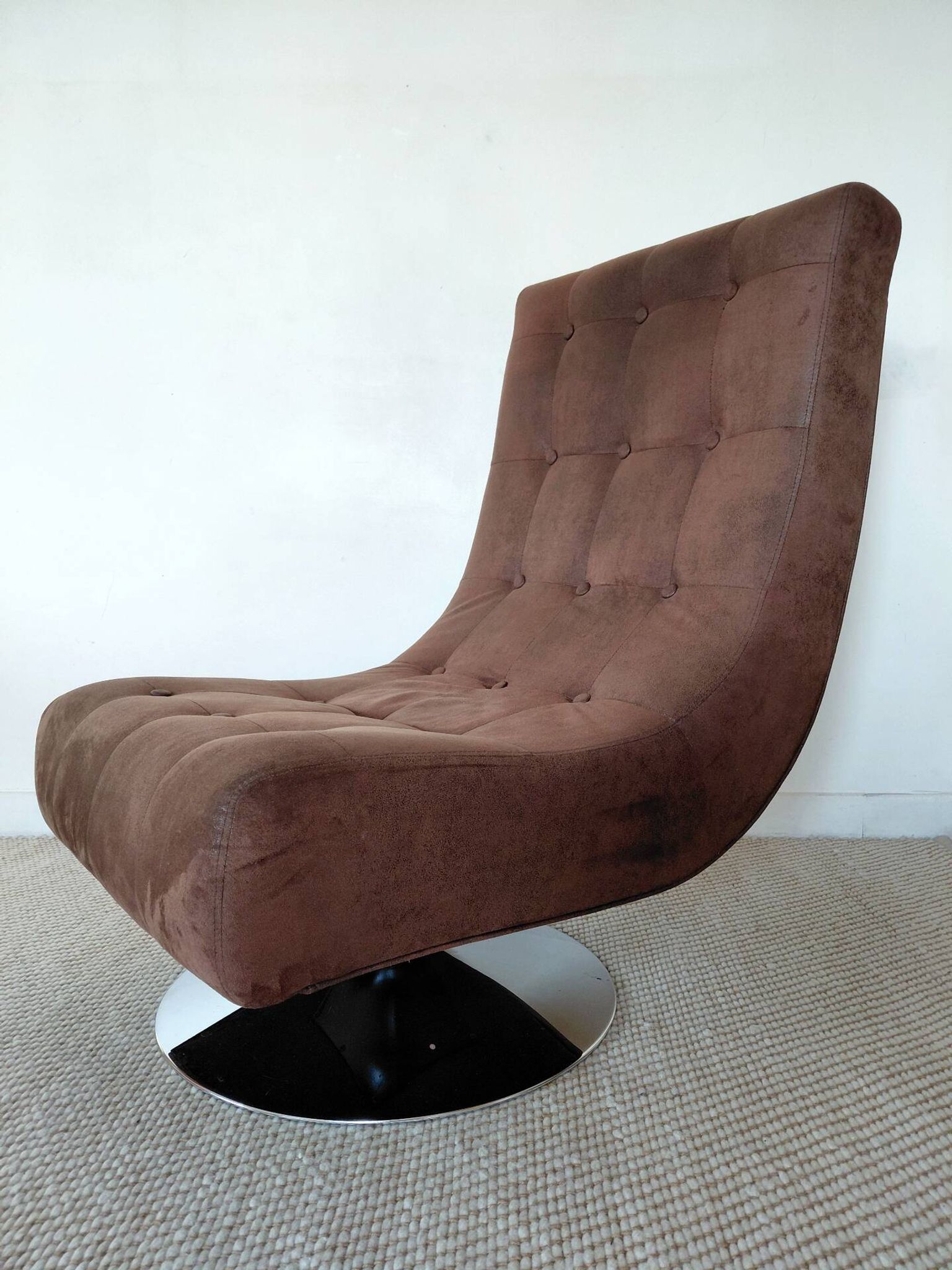 Fauteuil vintage pivotant en suède marron-esprit design années 60/70s