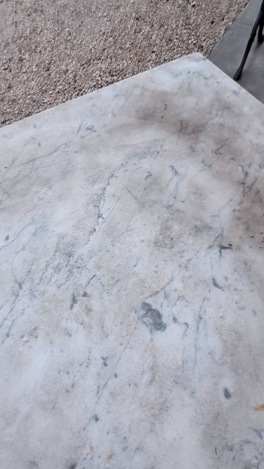 Bistro pedestal table in marble and cast iron lion paws