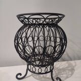 Vase en fer ancien noir