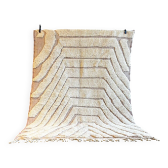 New white Moroccan Berber rug Beni Ouarain in wool.