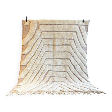 New white Moroccan Berber rug Beni Ouarain in wool.