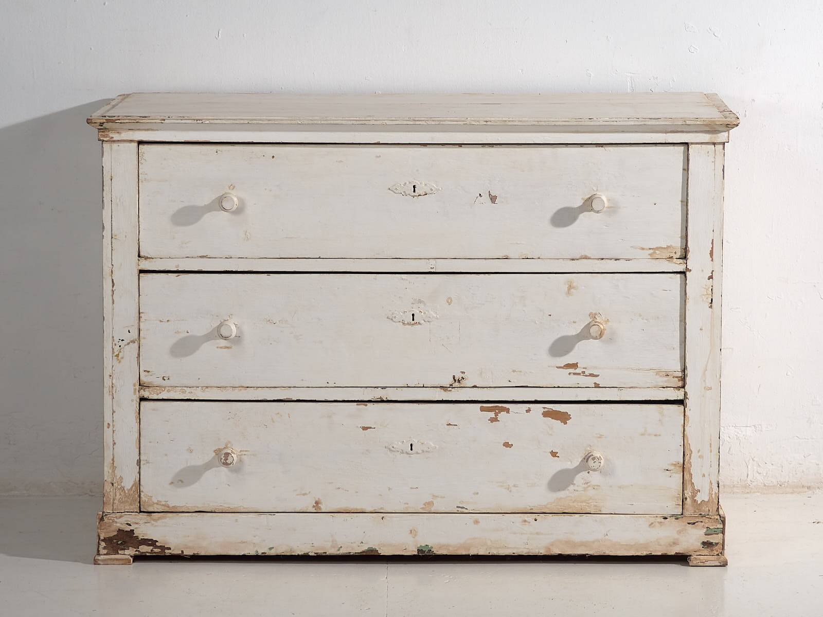 Antique white chest of drawers (c.1920)