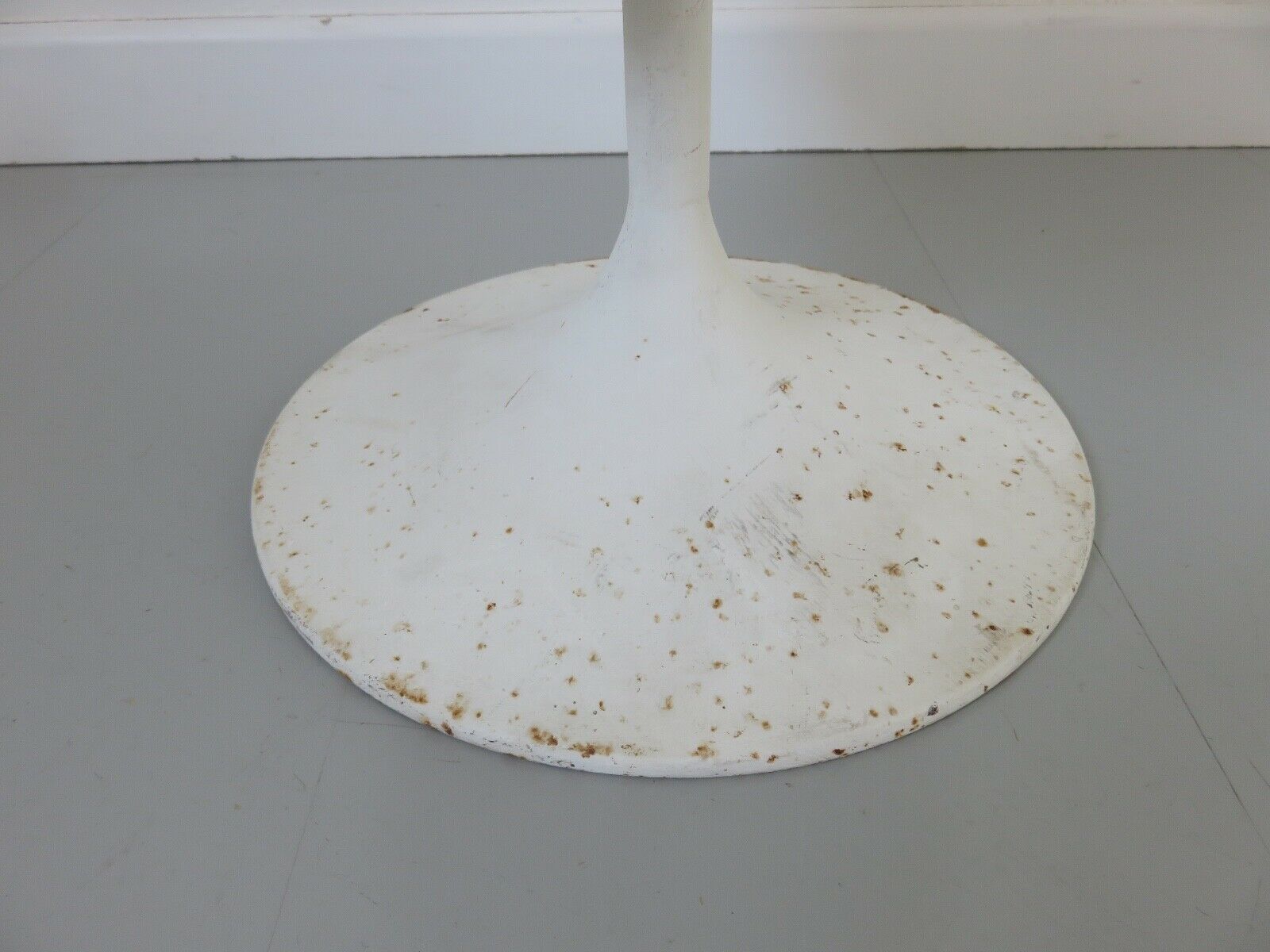 Enamelled tole paper basket, tulip foot 60 70