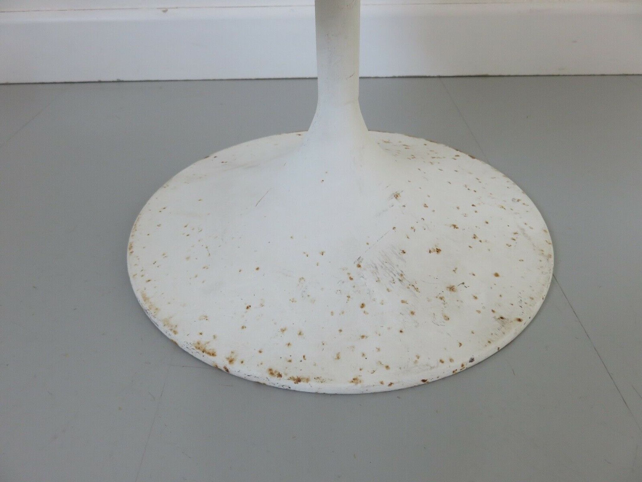 Enamelled tole paper basket, tulip foot 60 70