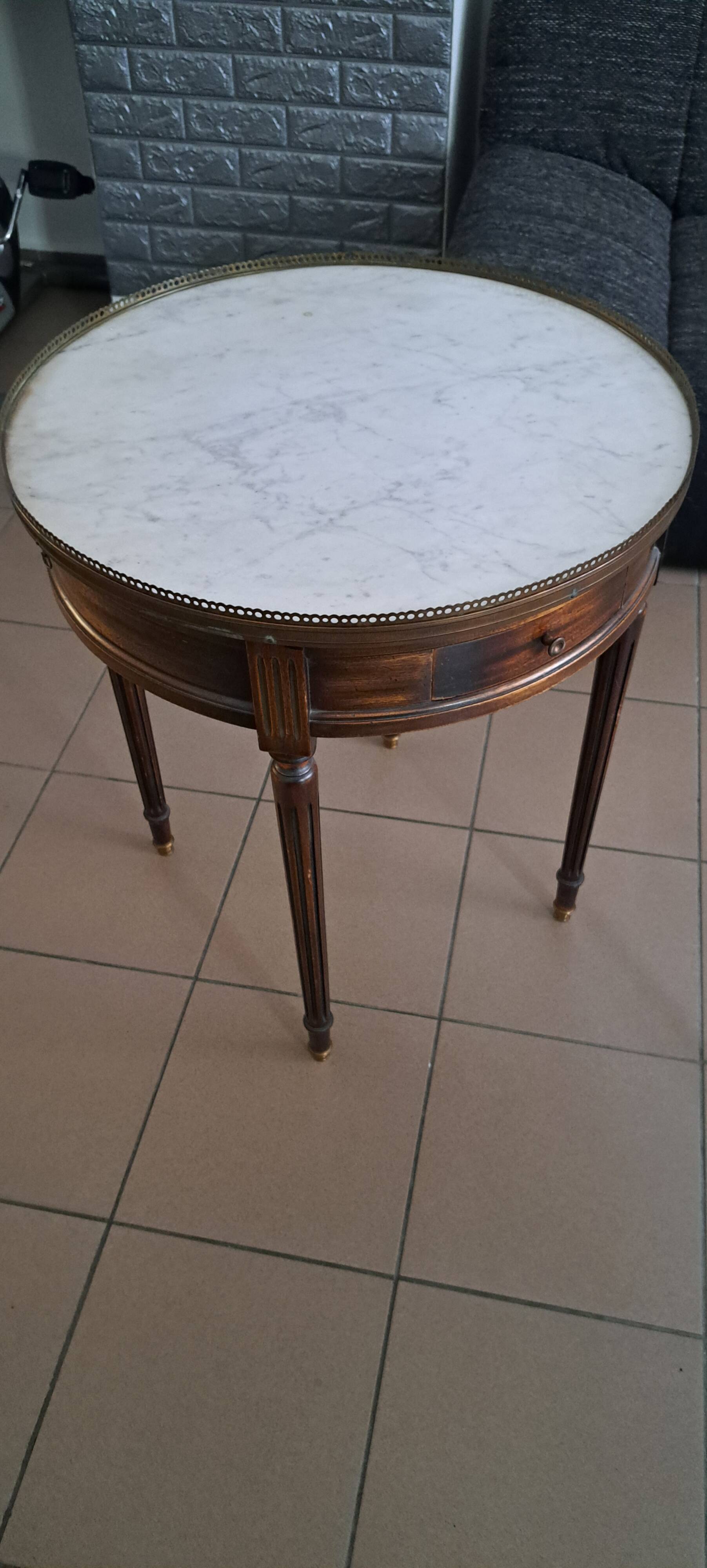 Table bouillotte, guéridon de style Louis XVI en marbre et laiton