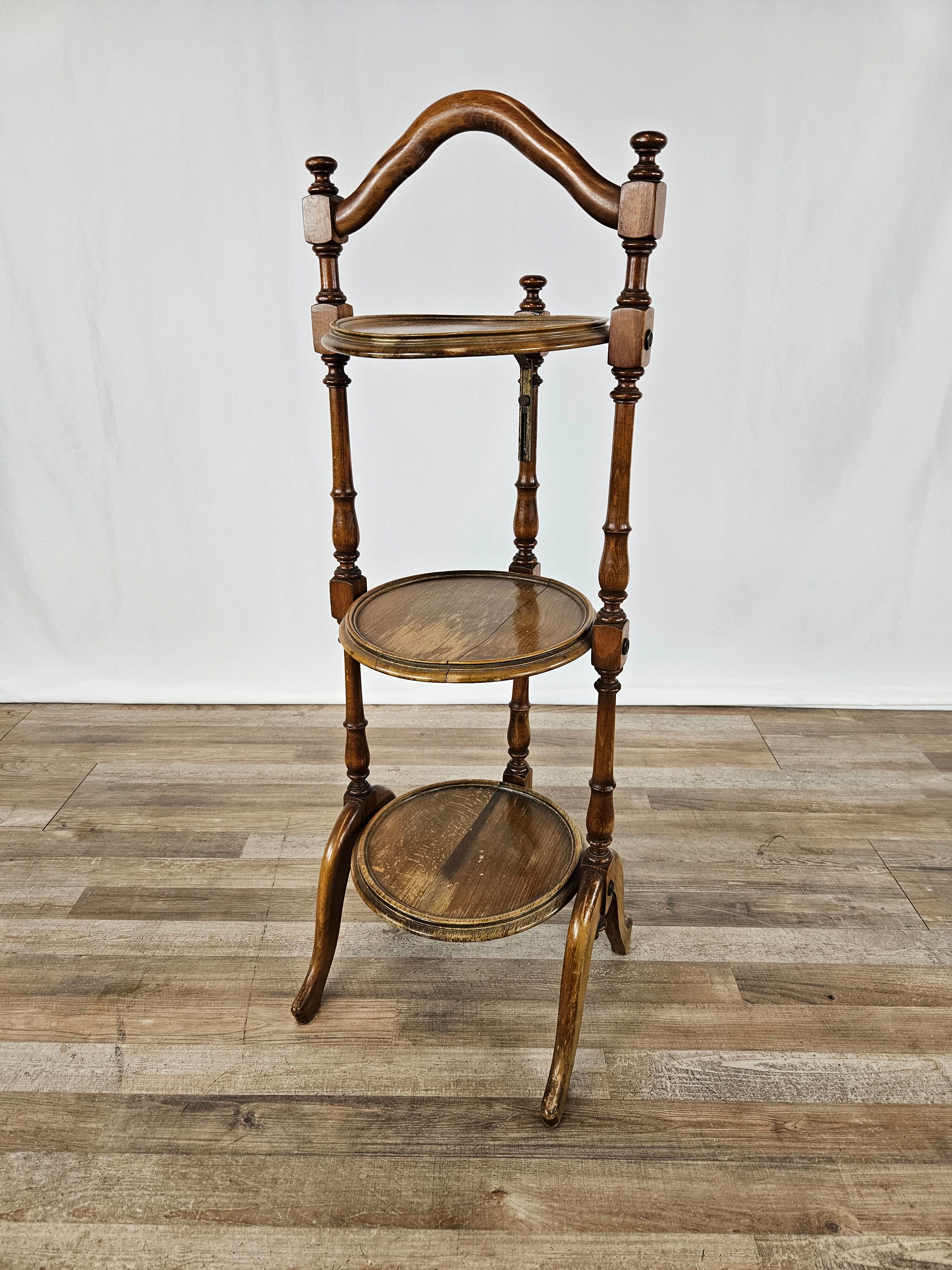 70s coffee table in walnut with closable shelves