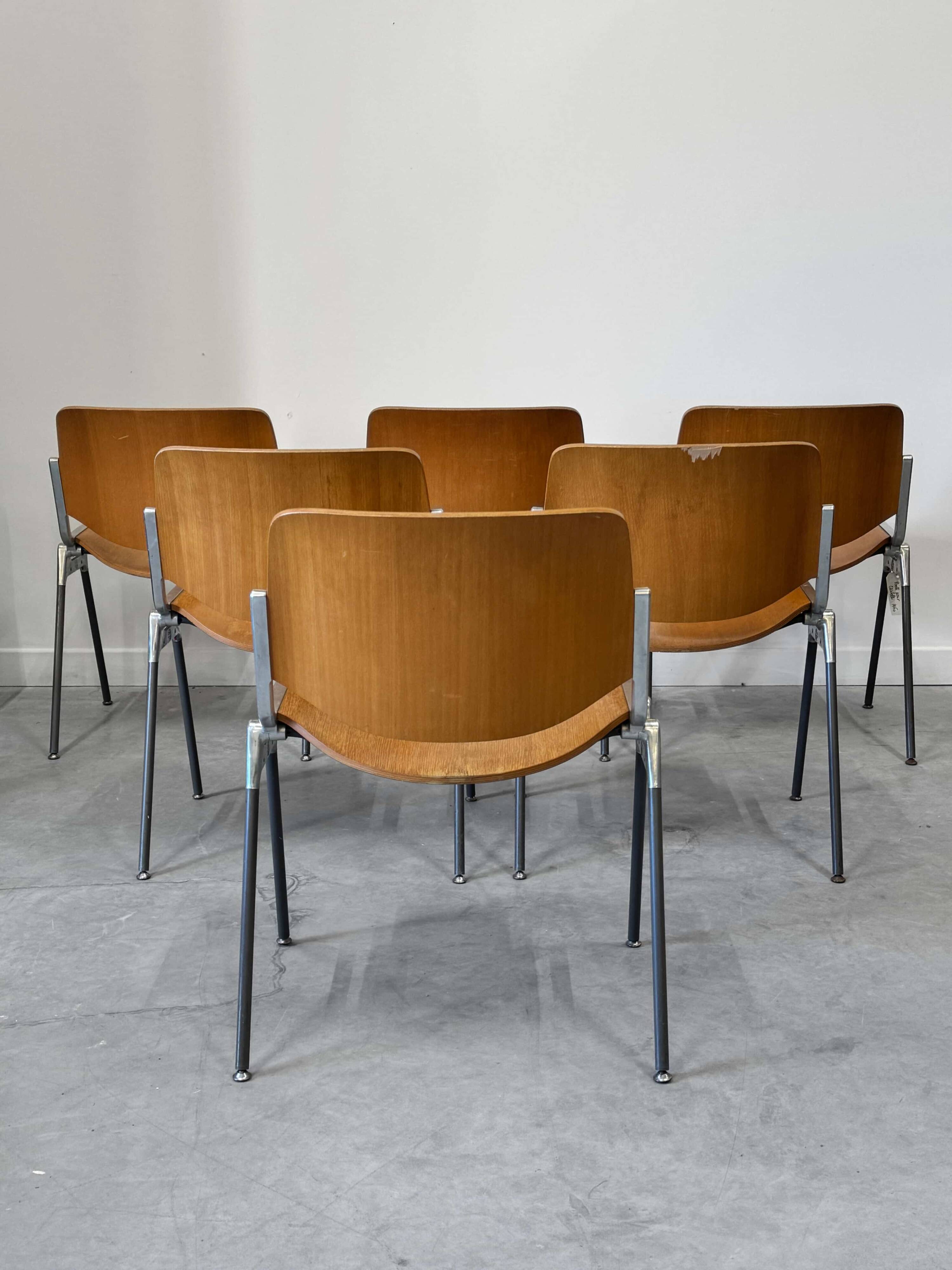 Set of 6 vintage Giancarlo Piretti chairs, model DSC 106