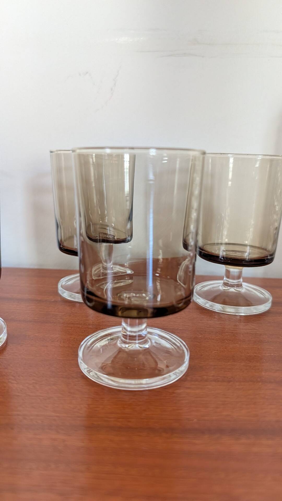 Suite de 6 verres fumés années 70