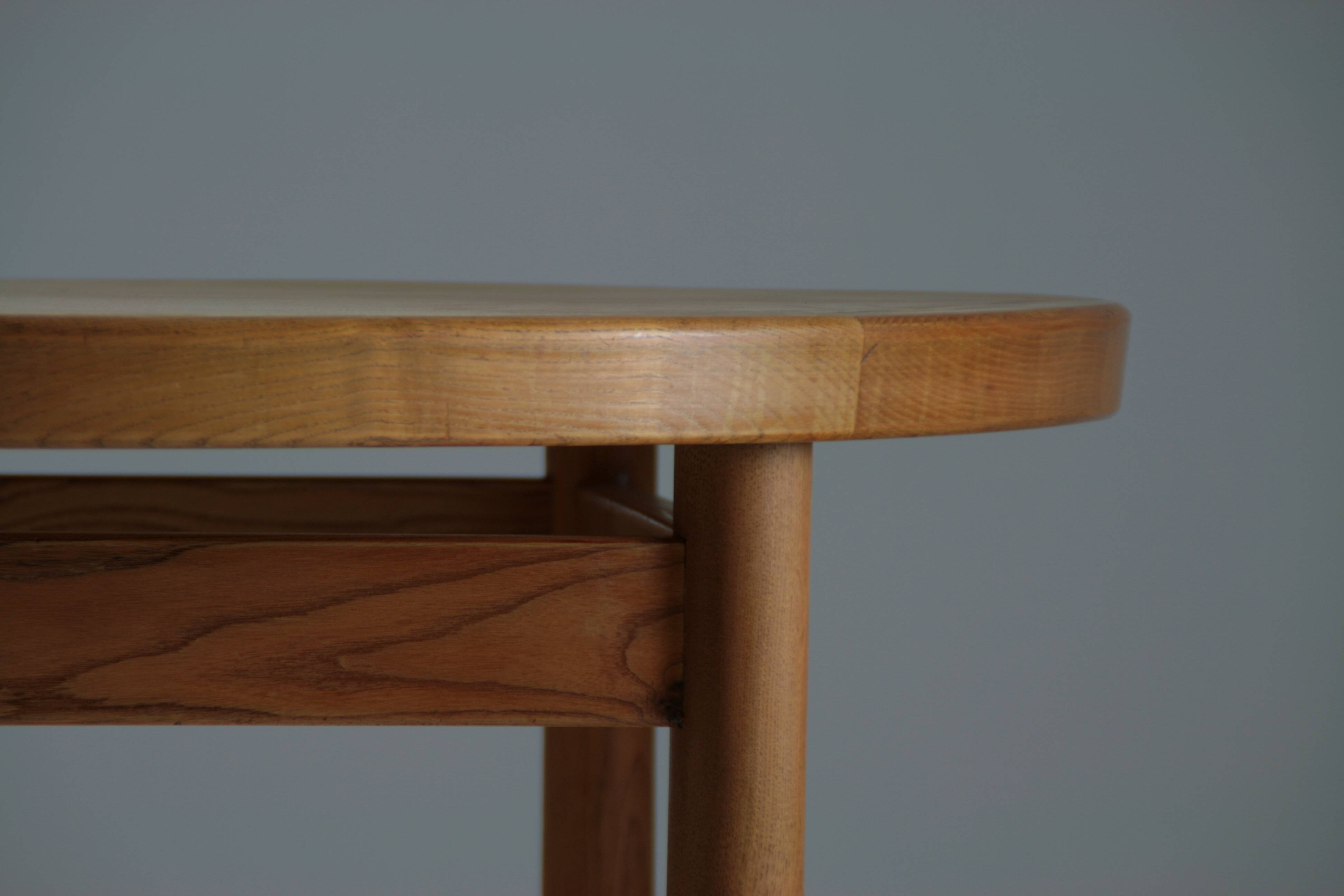 Round table model Dordogne by Robert Sentou, France