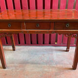 Red lacquer desk, Qing period of the XIXth century, opening to three drawers