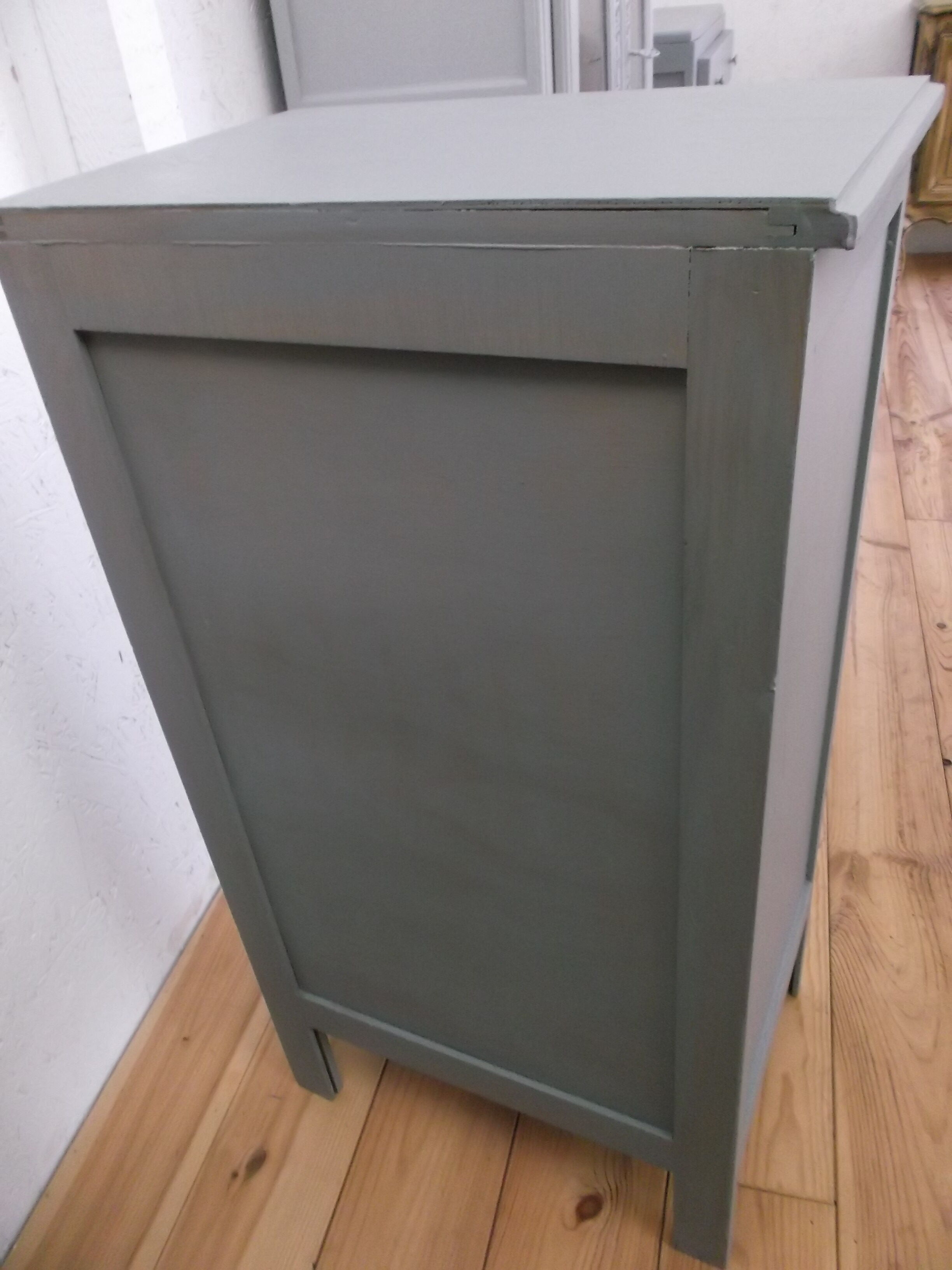 Chiffonier