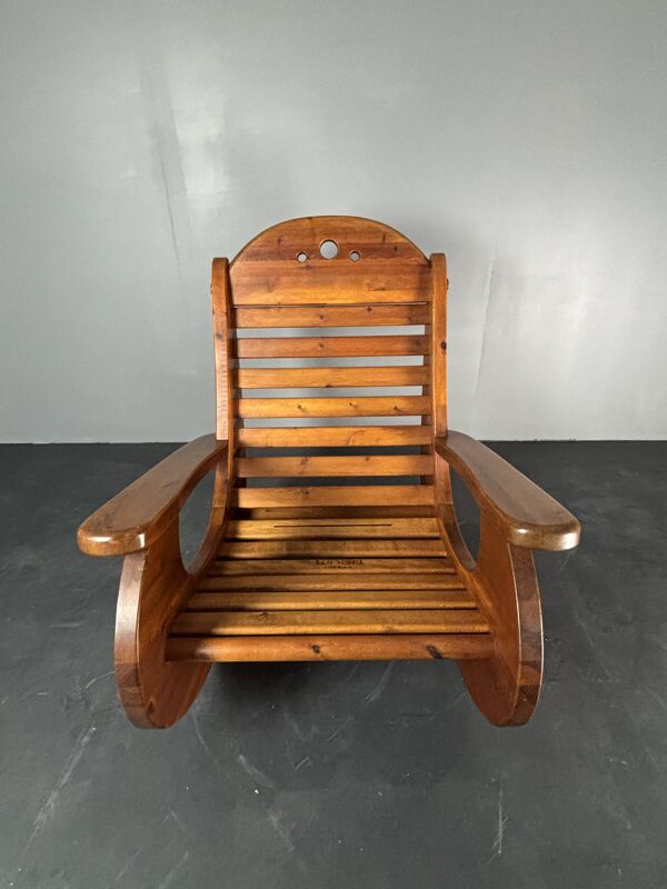 Fauteuil à bascule brutaliste en pin avec assise en cuir par Wasa 1984