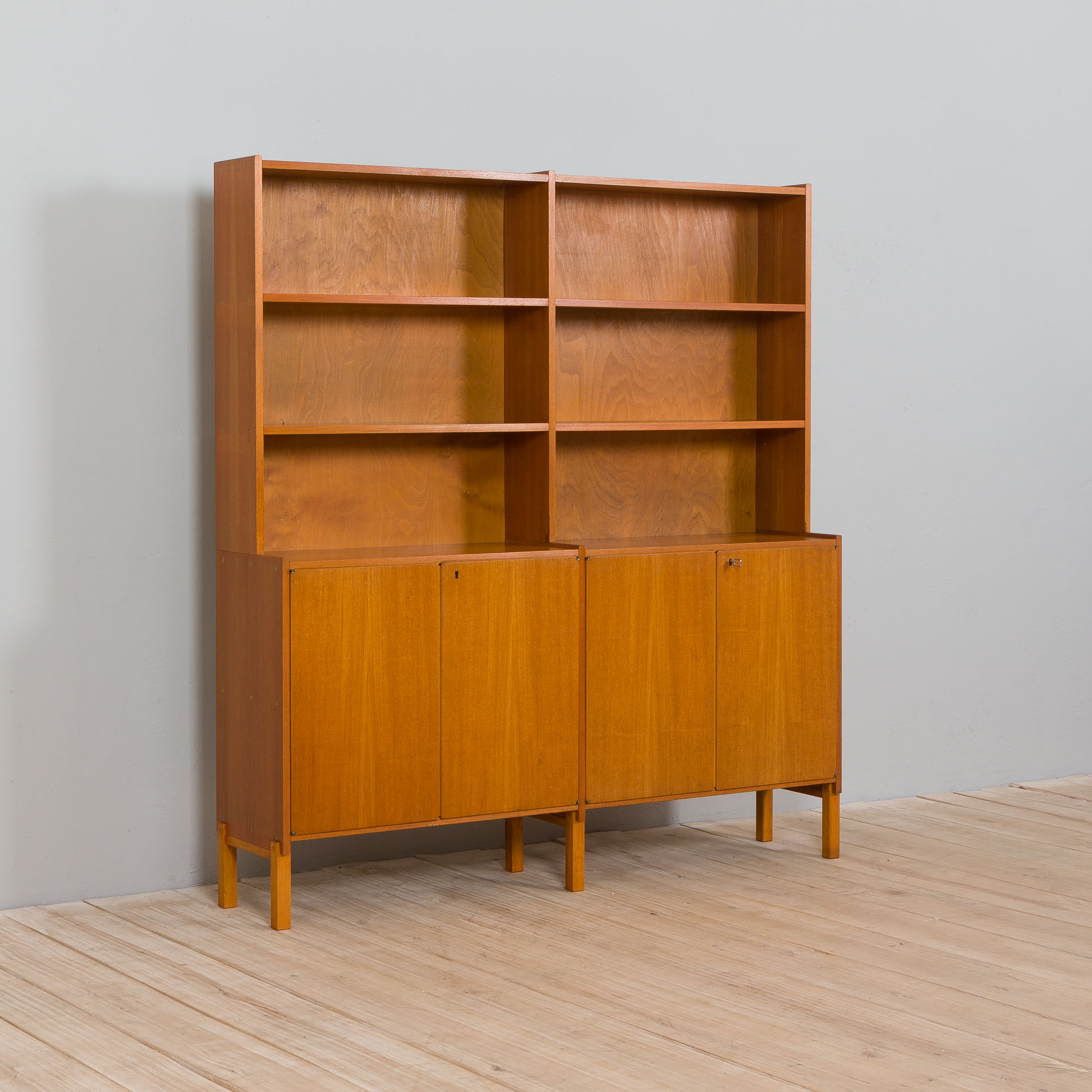 Unité murale indépendante scandinave avec armoire de bar, Norvège années 1960