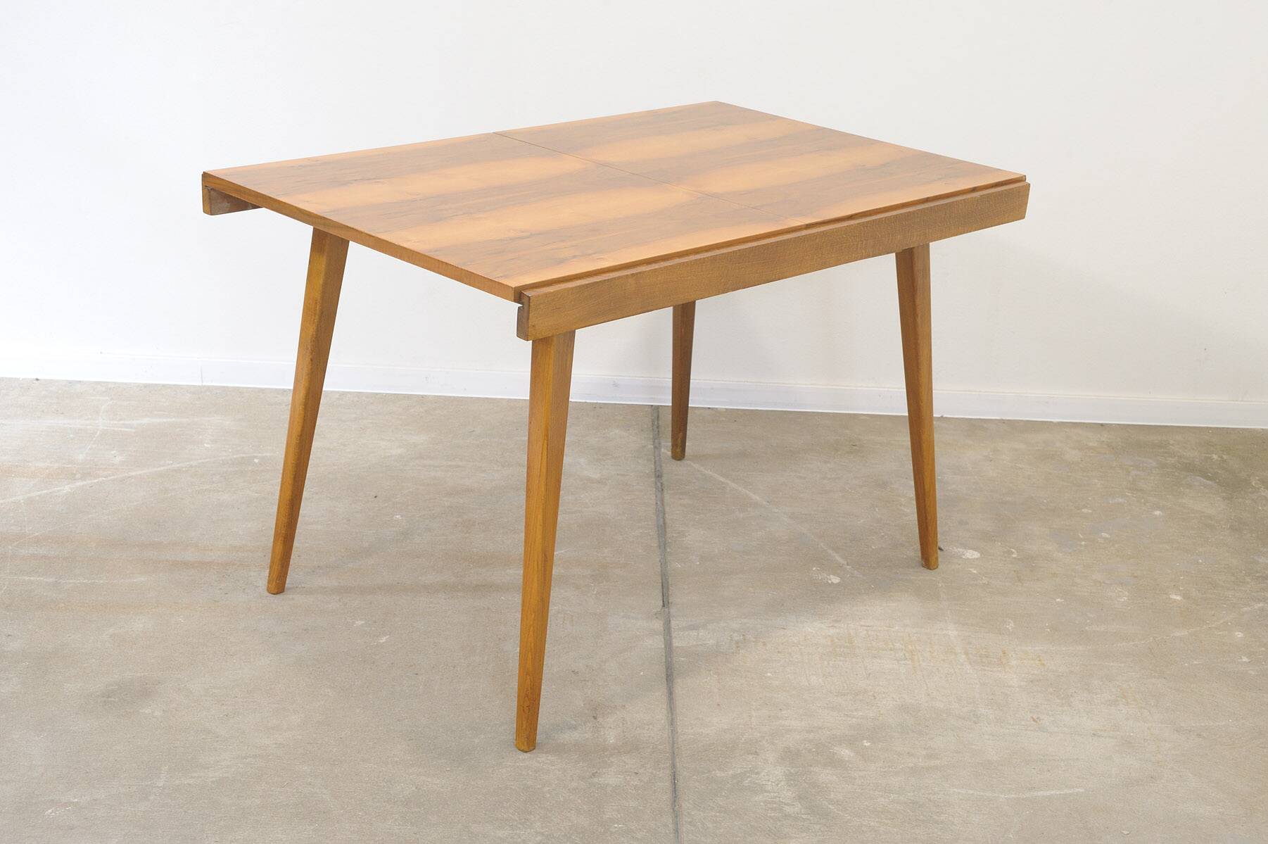 Table à manger pliante vintage par František Jirák pour Tatra nábytok, 1970