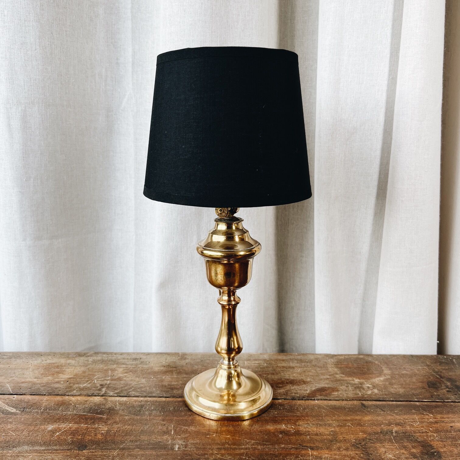 Lampe avec pied en laiton “Gardon”