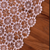 Nappe crochetée main en pur coton 108 cm x 100 cm