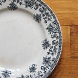 3 flat ironware plates, "Jane" model, Saint Amand