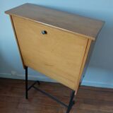 Standing or wall-mounted secretary