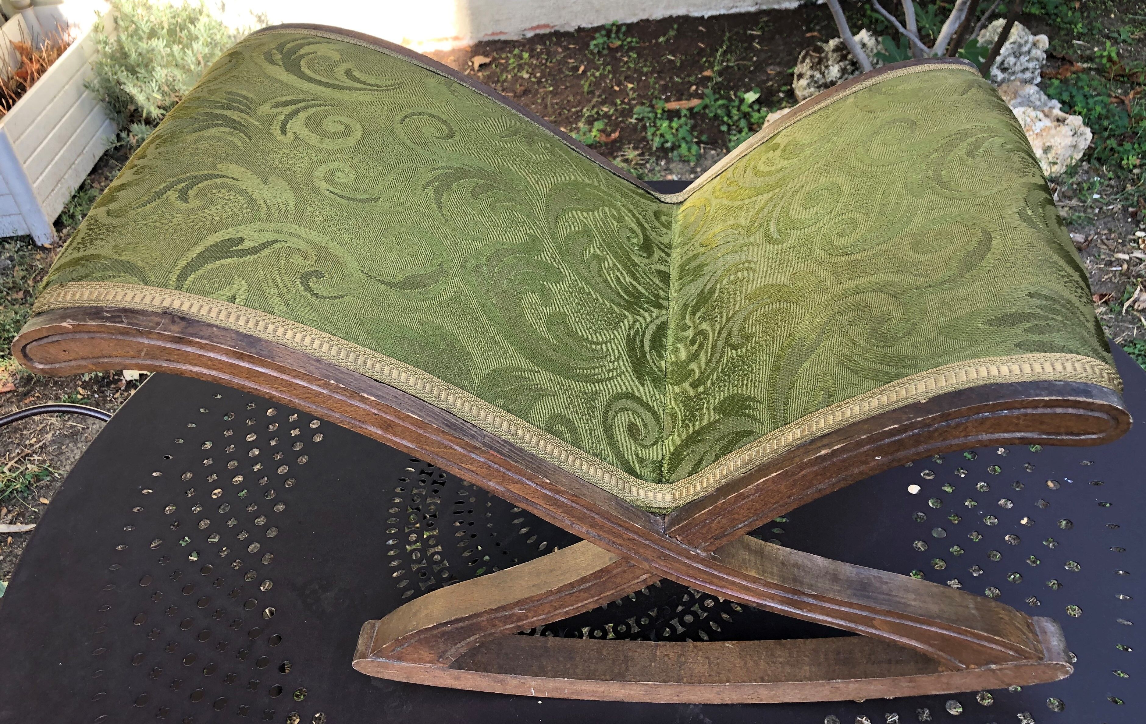 1950s footstool in carved wood and satin green patterned velvet