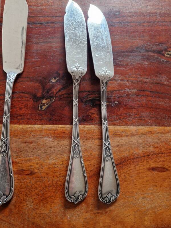 Christofle, Paris - Set of 12 fish knives - crossed ribbons model