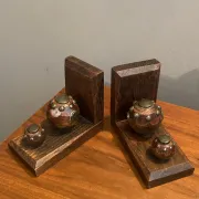 Pair of bookends balls