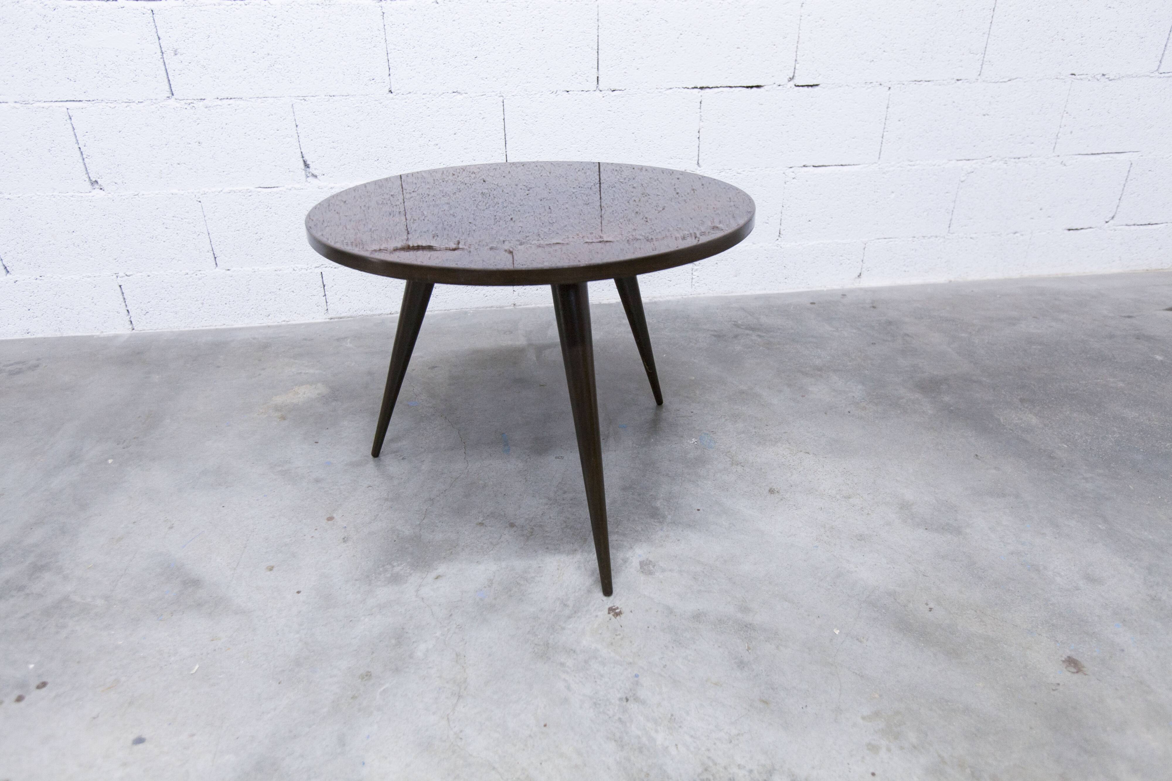 1960s Scandinavian tripod coffee table with glossy varnish in mahogany wood.