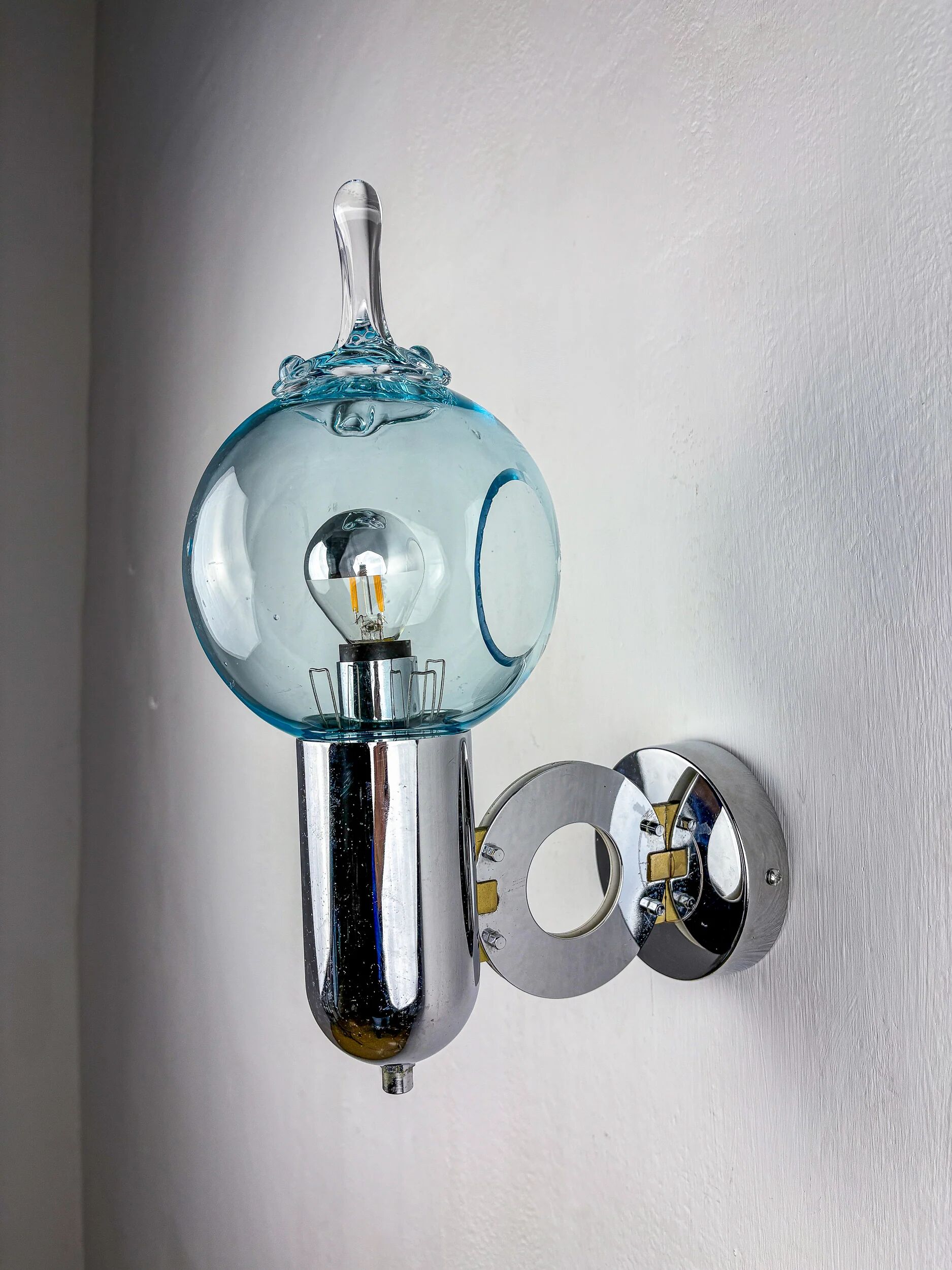 Toni Zuccheri drop shaped wall sconce, Murano glass, Italy, circa 1970s