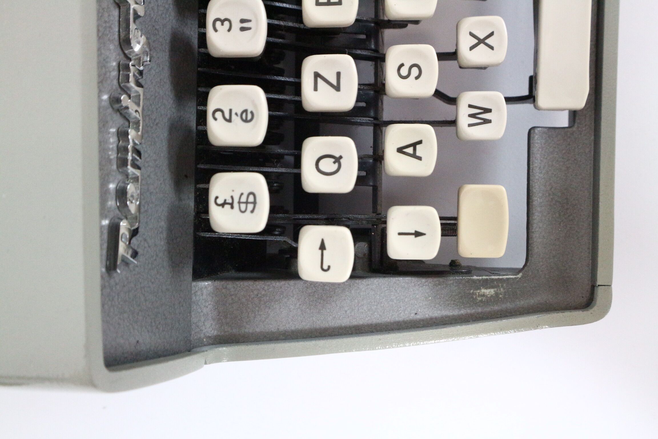 Remington travel-deter Deluxe typewriter with  case