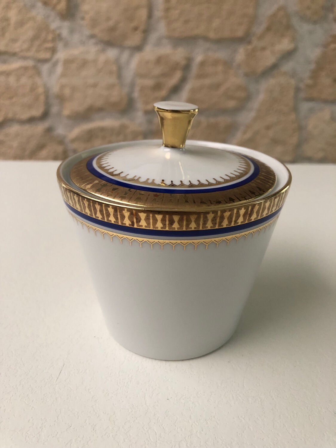 Coffee and sugar cups