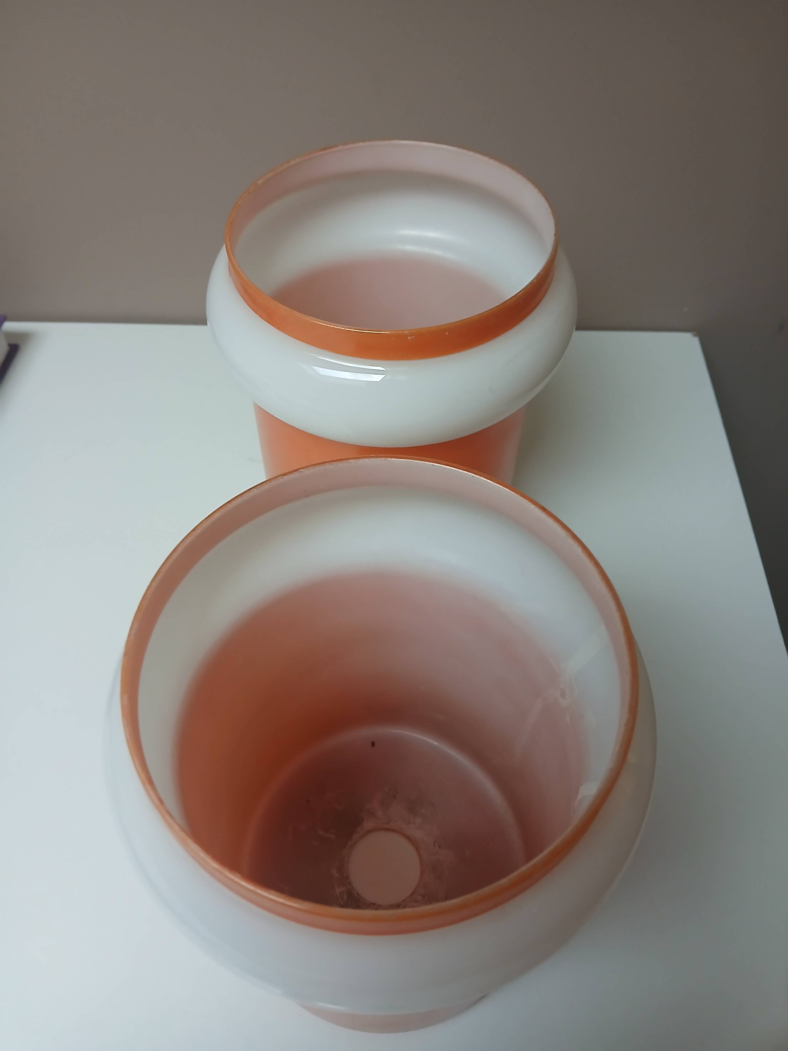 2 Abats-jours en opaline orange et blanche année 70