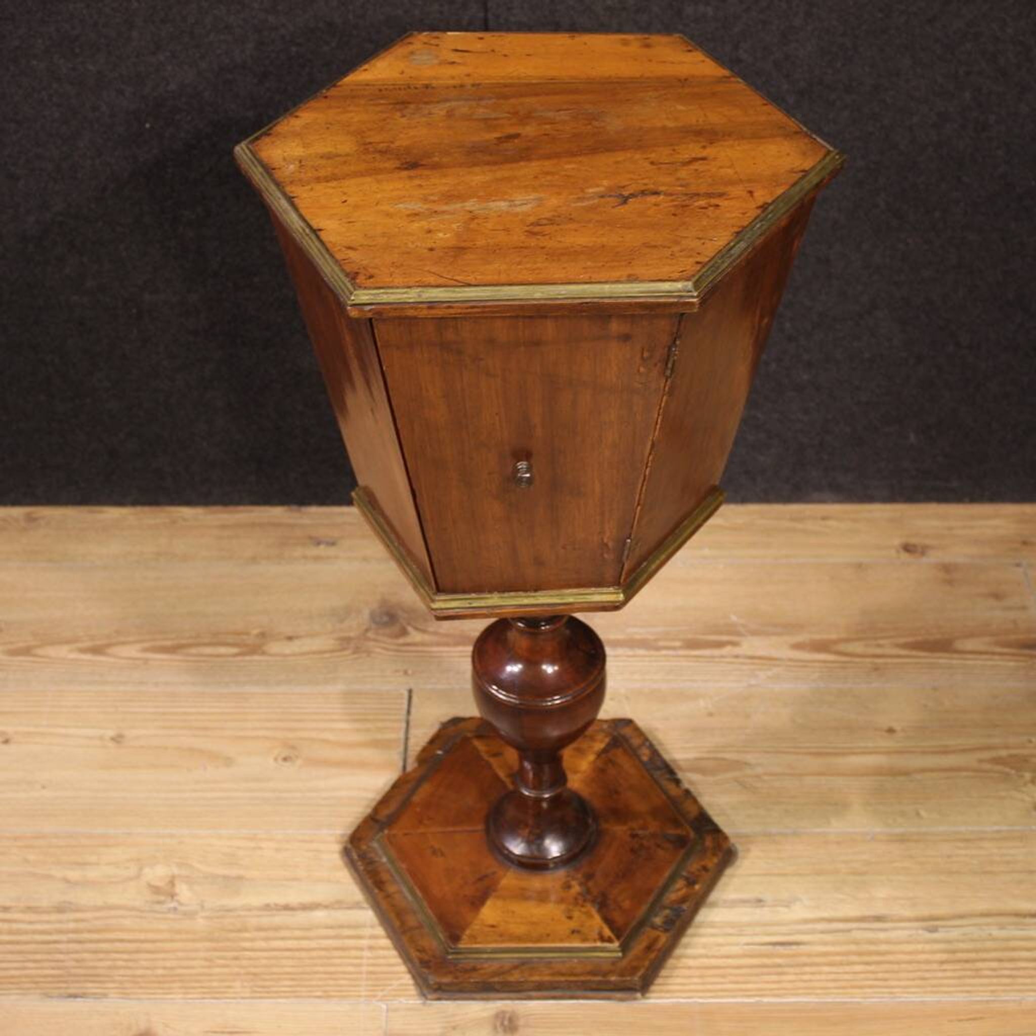 Paire de tables d'appoint italiennes du XIXe siècle