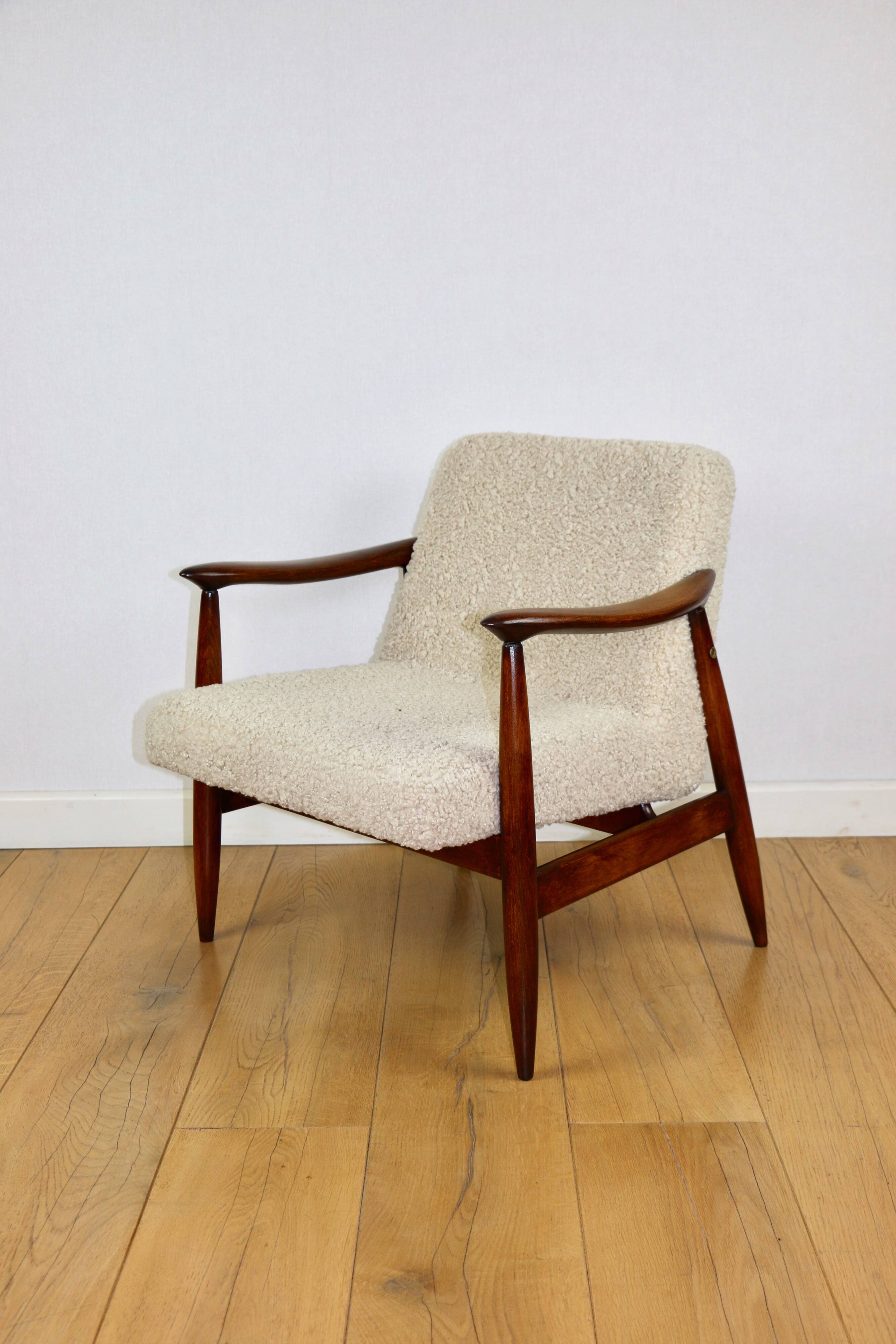 Vintage armchair GFM 300-202 design J.Kedziorek Loft 70s vintage beige boucle lamb - 2 pieces available