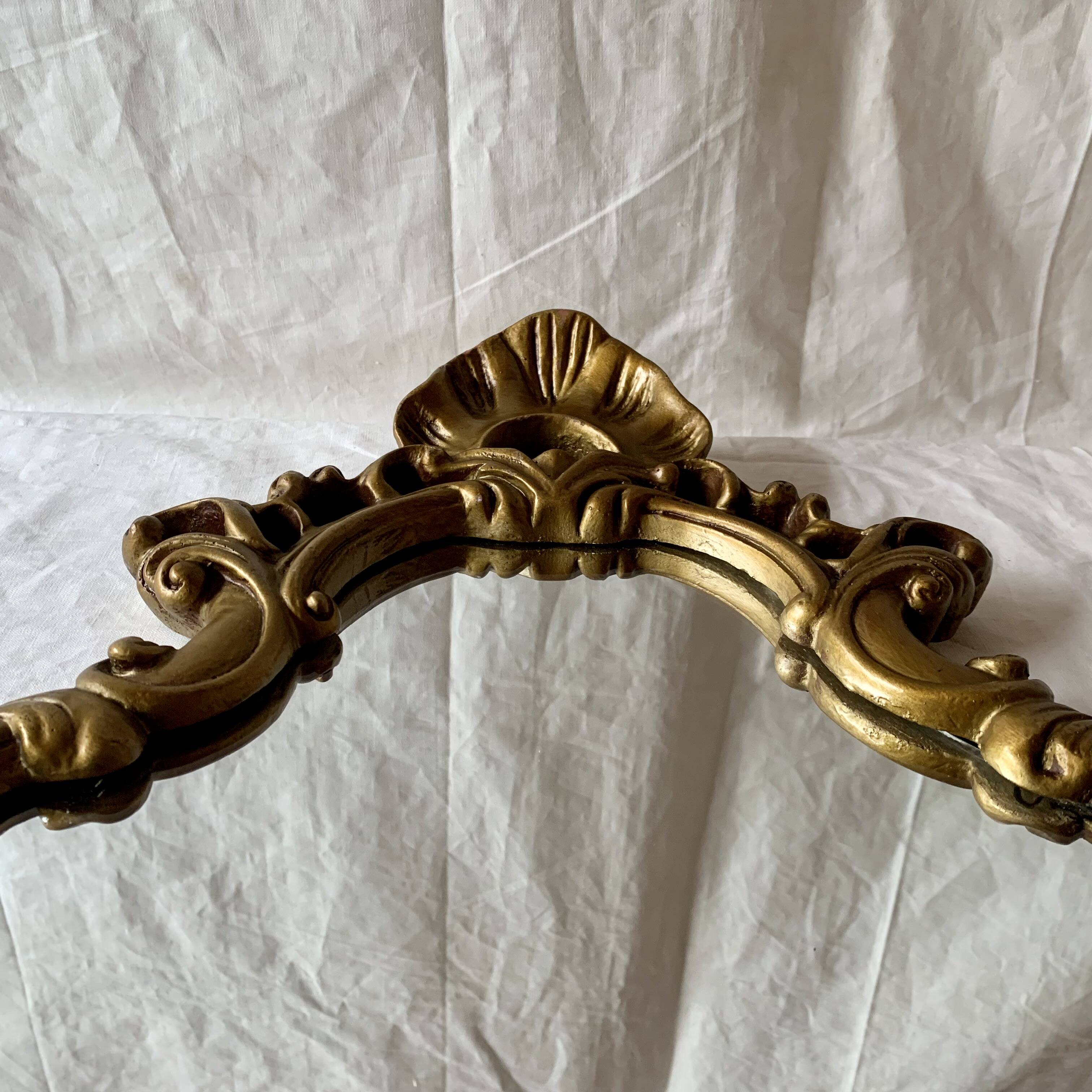 Vintage shell mirror in gold plaster