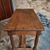 Antique French farmhouse table in oak (1780–1830) – Walnut legs – Rustic provincial dining table