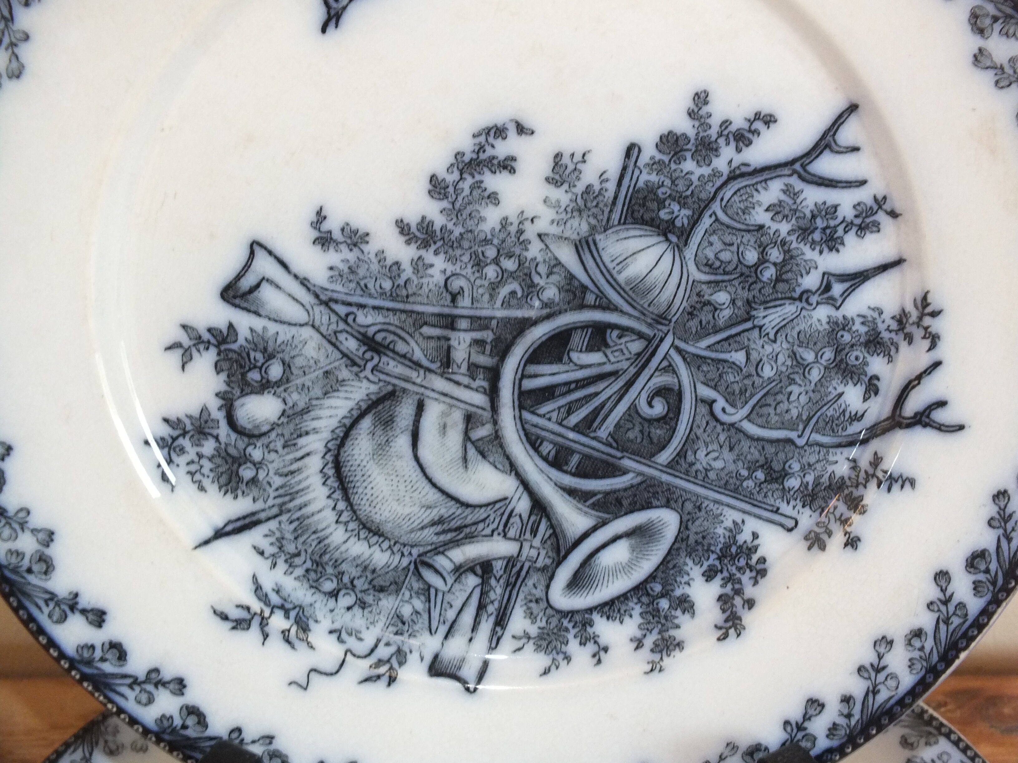 Duo of dessert plates Pexonne hunting service