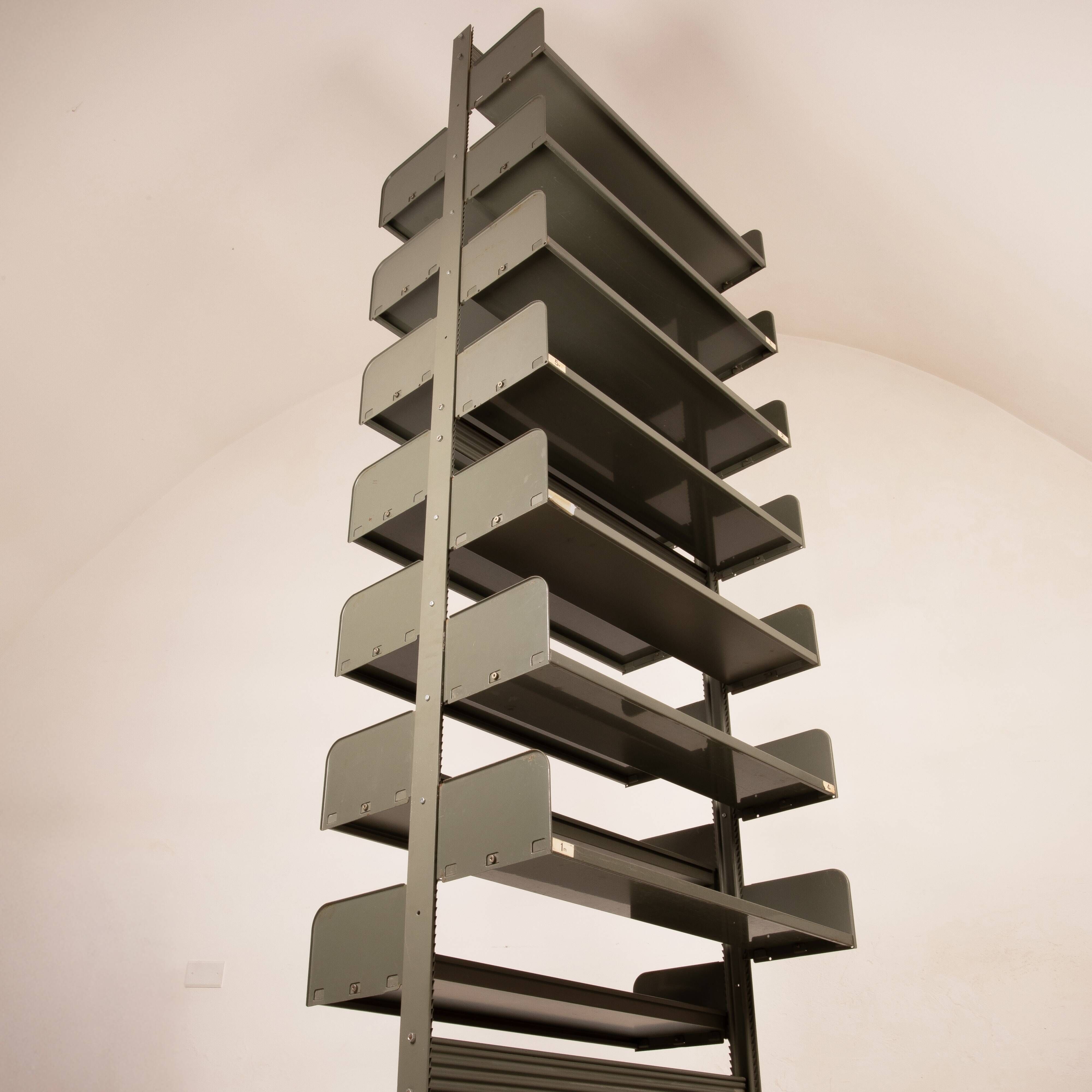 Congresso XL bookcase produced by Lips Vago