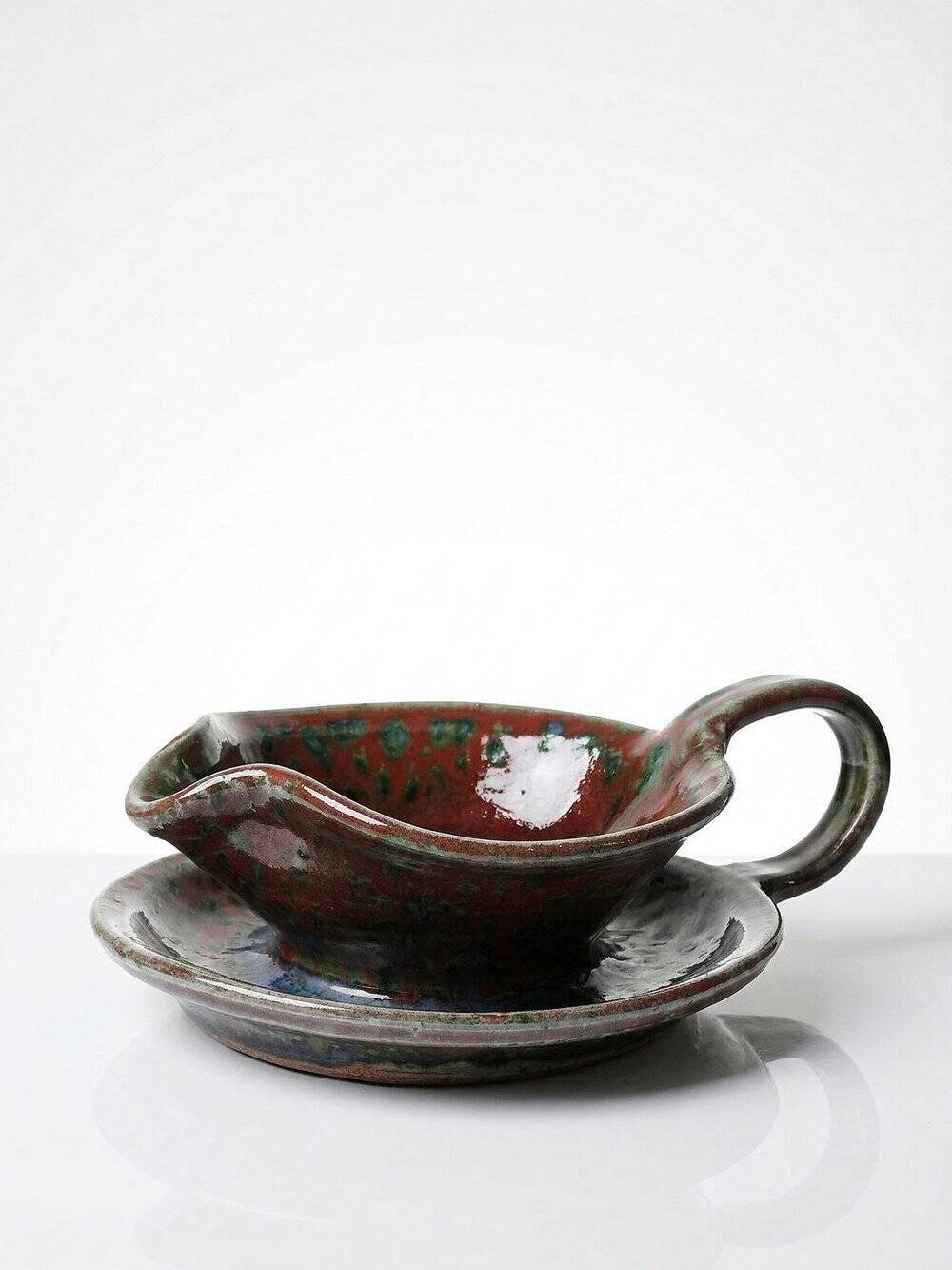 Glazed stoneware sauce boat Fontgombault, red and green, vintage 1960-1970.